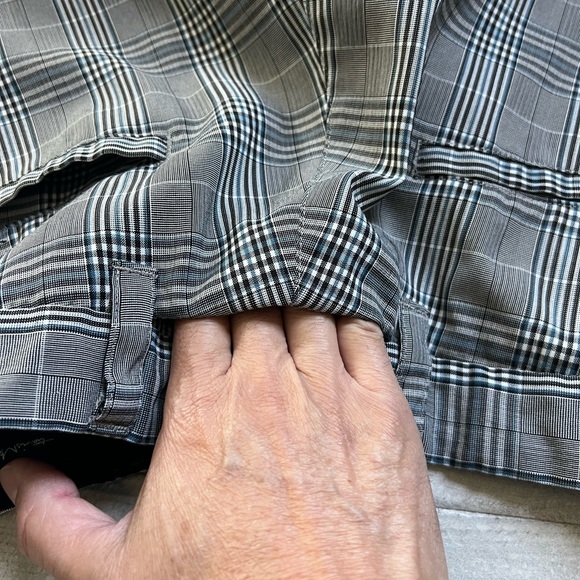 Men’s Travis Mathew shorts 32” grey plaid - Picture 3 of 10